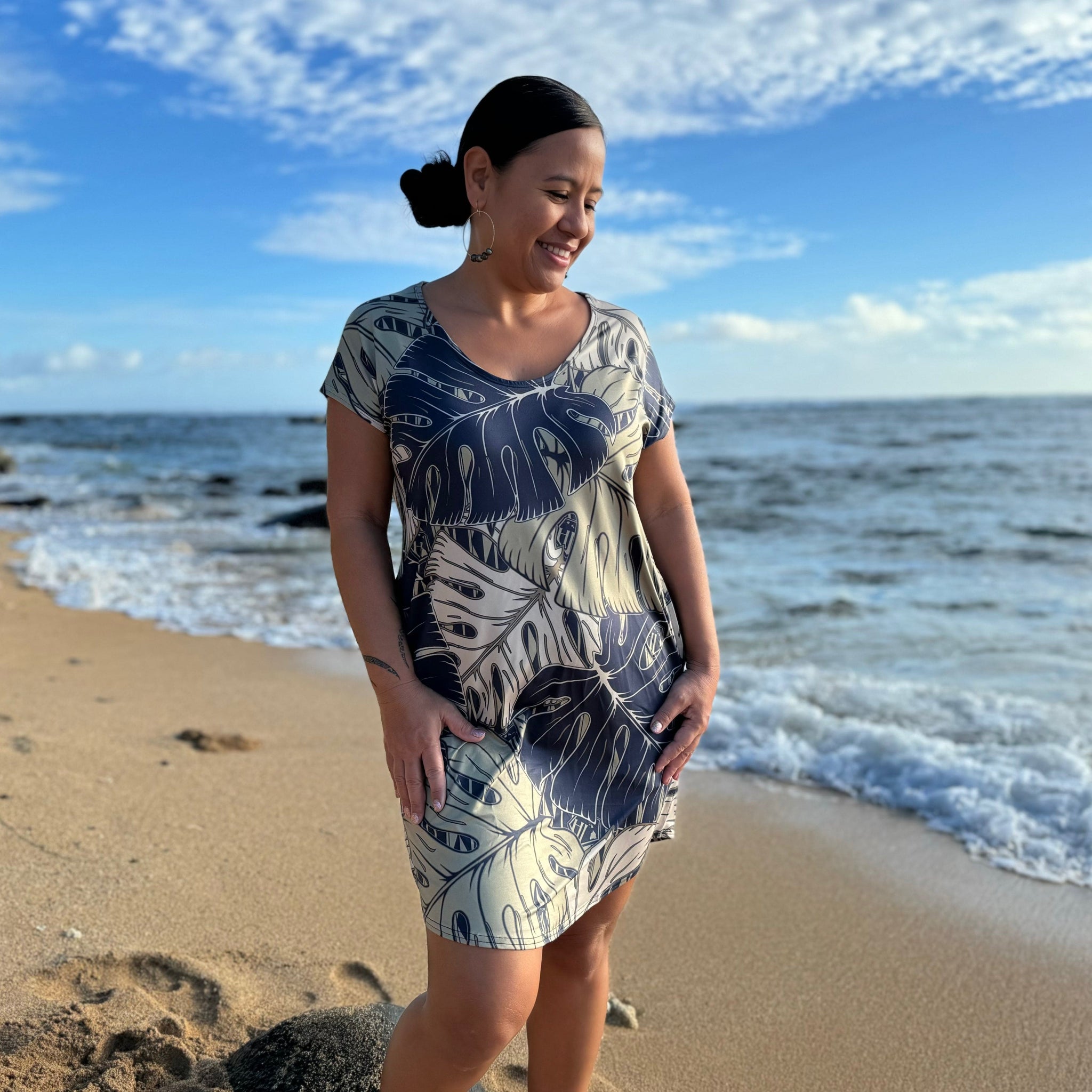 Born Hawaii Womens MINISTERA CAPSLEEVE DRESS BLACK GOLD